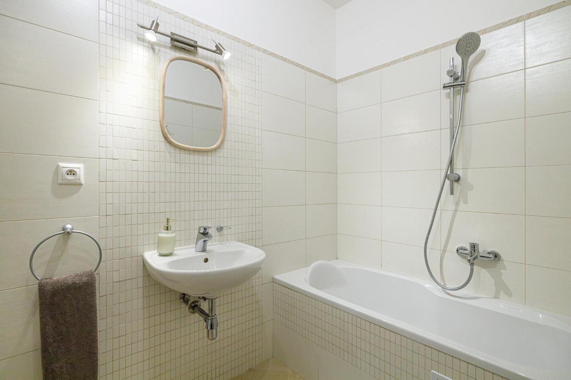 Matteo - Modern Appartment With Free Parking Bratislava Esterno foto